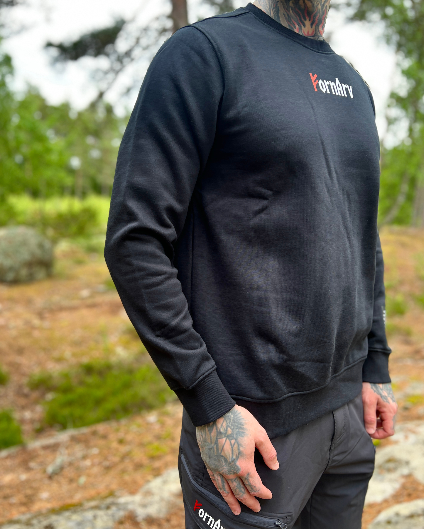 FornArv - Crewneck Svart - UNISEX